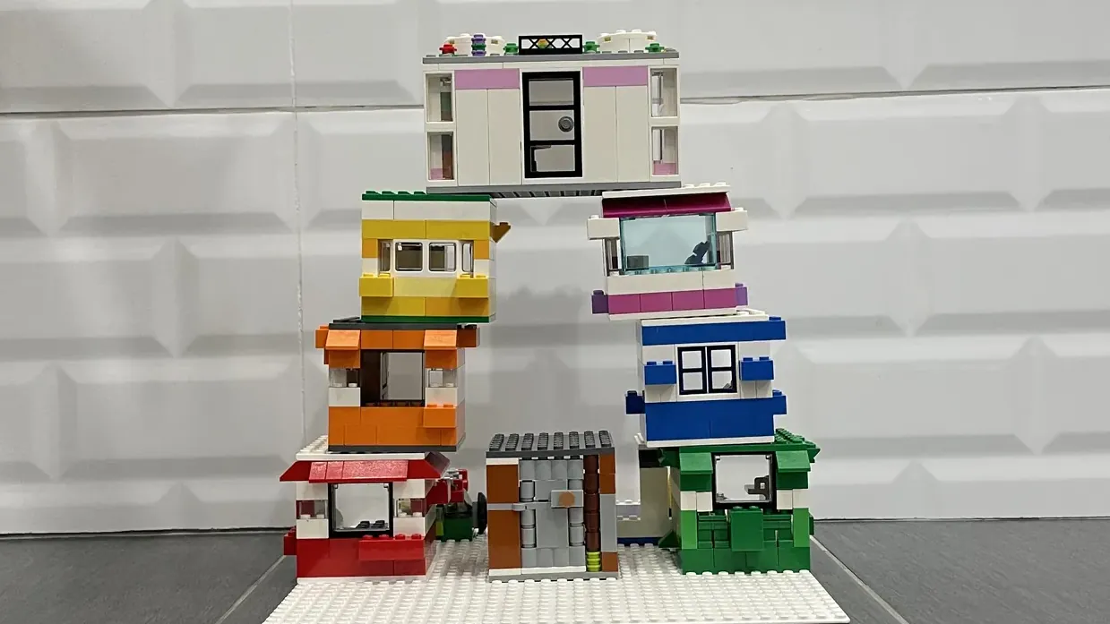 LEGO IDEAS - Celebrating 90 years of play in LEGO House! - Futuristic:  Video Game Robots!