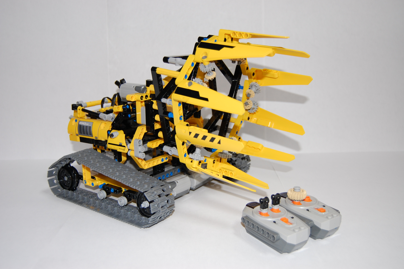 LEGO IDEAS Build the construction machines of the future! Macro Driller