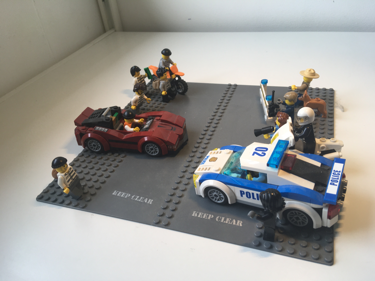 Lego cops discount and robbers game