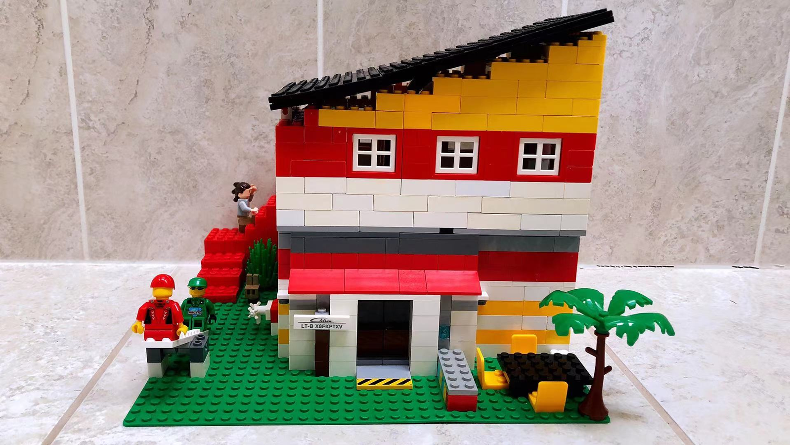 Red lego online house