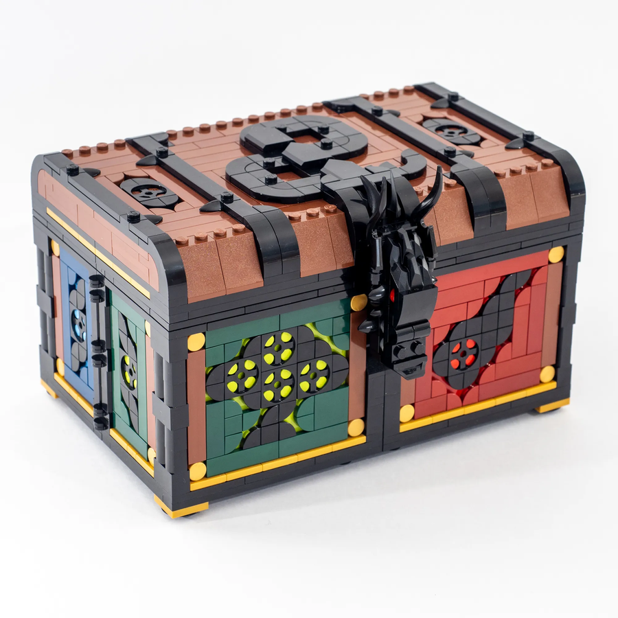 LEGO IDEAS 50 years of Dungeons & Dragons! D&D Chest of Adventures