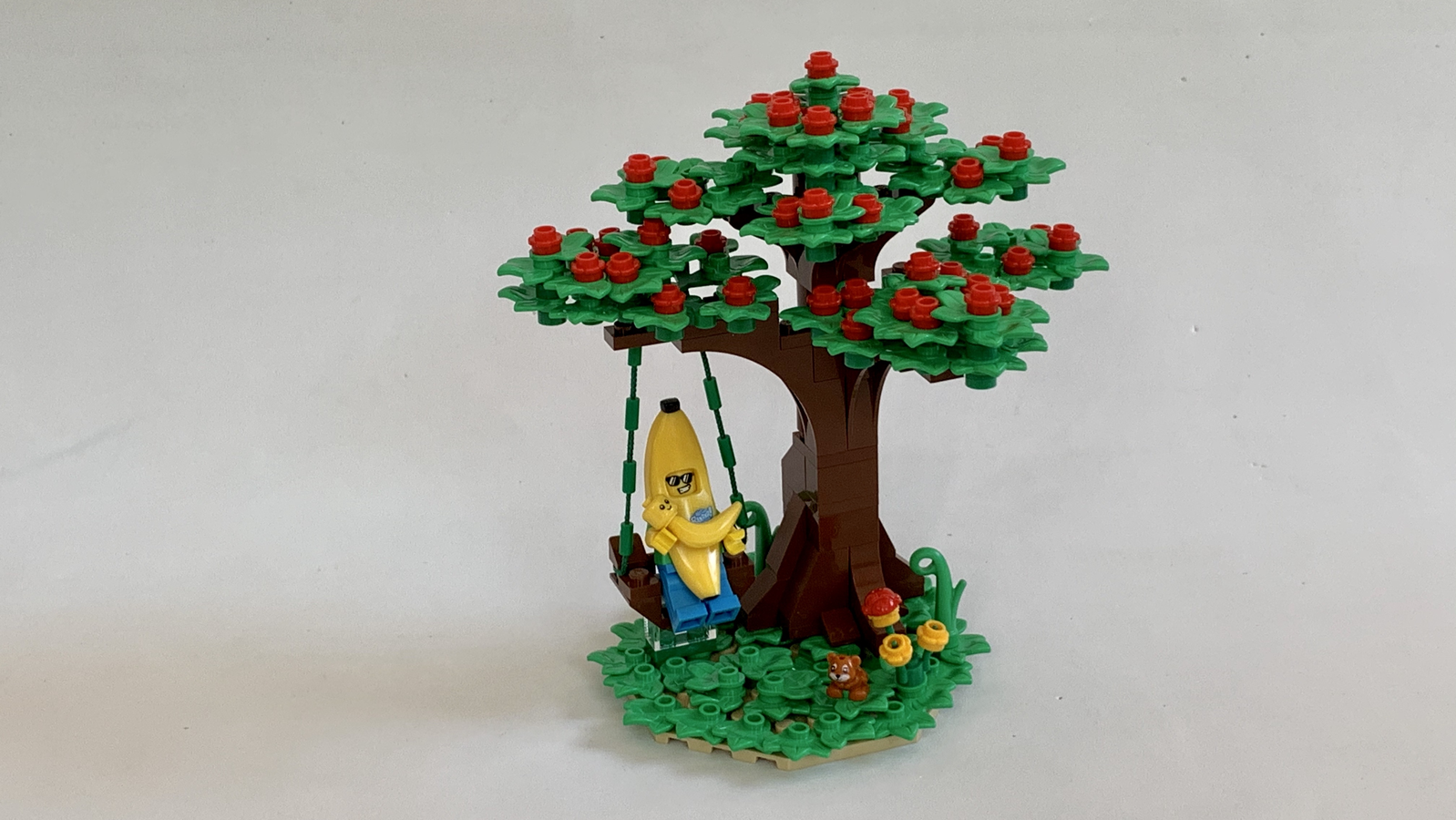 LEGO IDEAS Your build in the worldfamous LEGO House! Minifigure