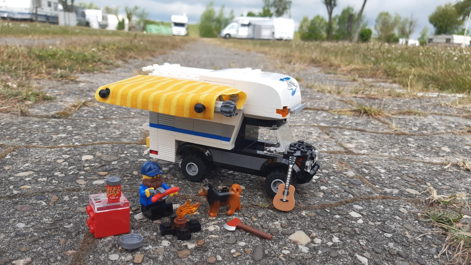 Lego truck with discount camper