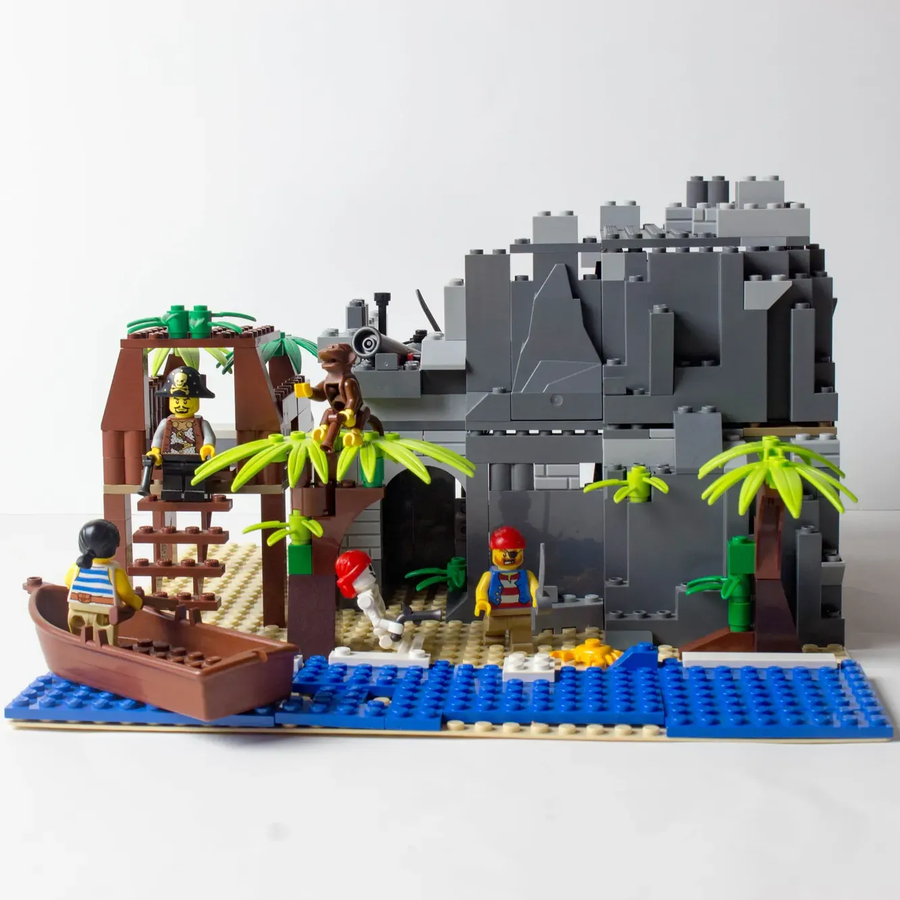 LEGO IDEAS - 90th Anniversary: Pirate Theme Celebrations