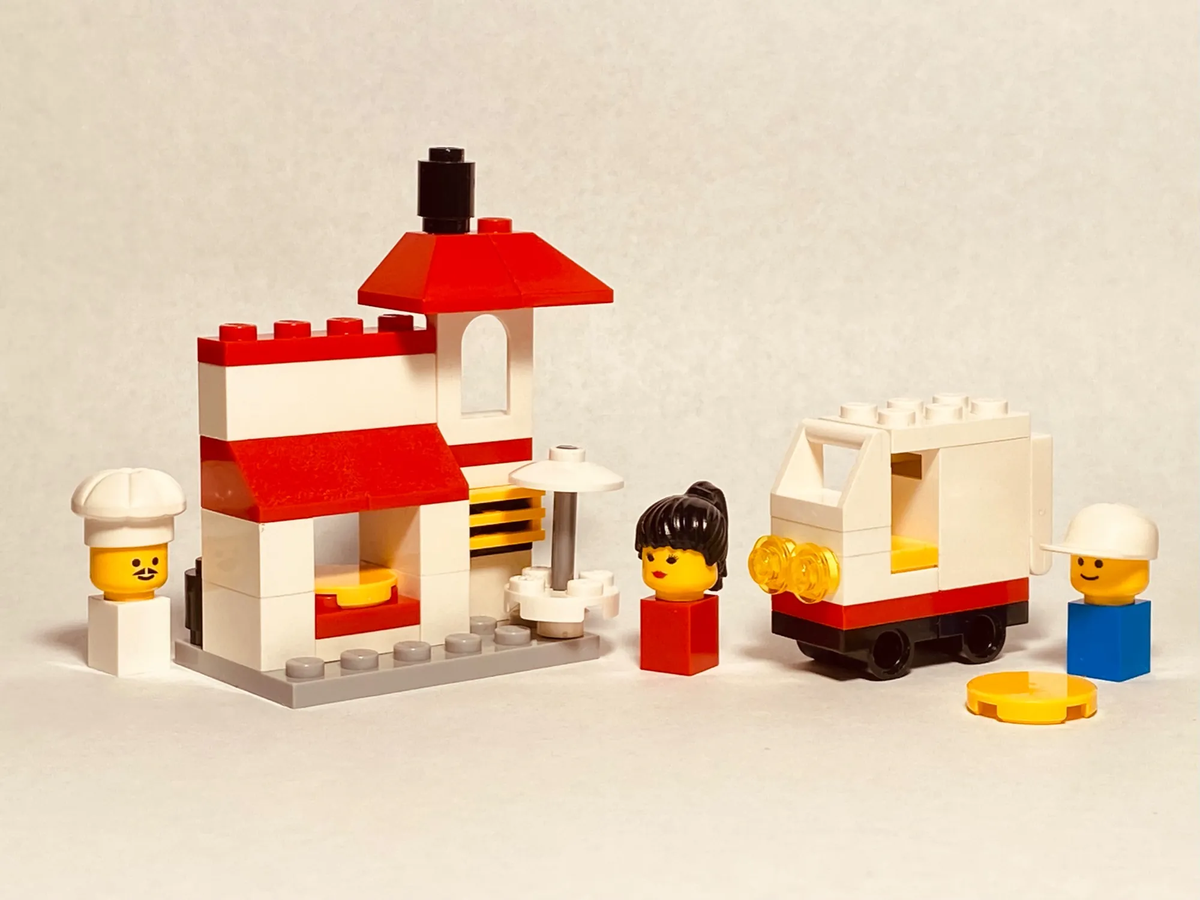 LEGO IDEAS 90th Anniversary Micro Scale Celebrations Pizza