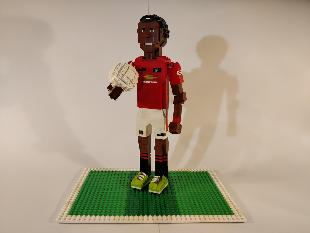 LEGO IDEAS Build United! Manchester United Player Statue