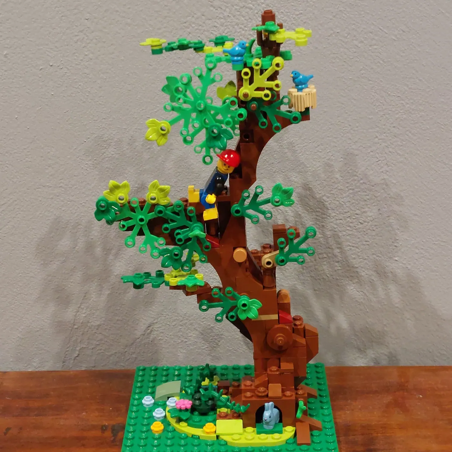 LEGO IDEAS Me myself and I Climbing a Tree