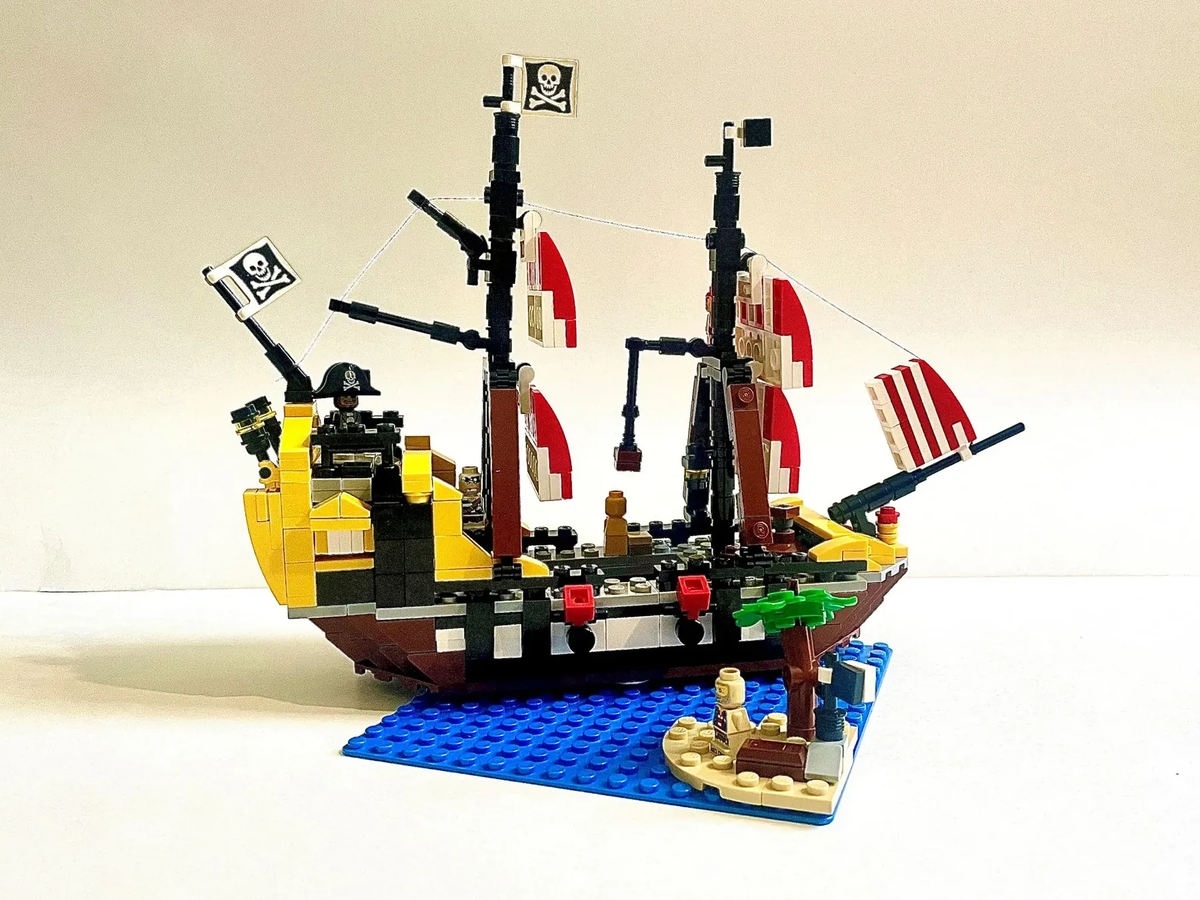 LEGO IDEAS 90th Anniversary Micro Scale Celebrations Tribute