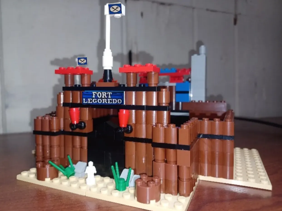 Lego western best sale fort legoredo