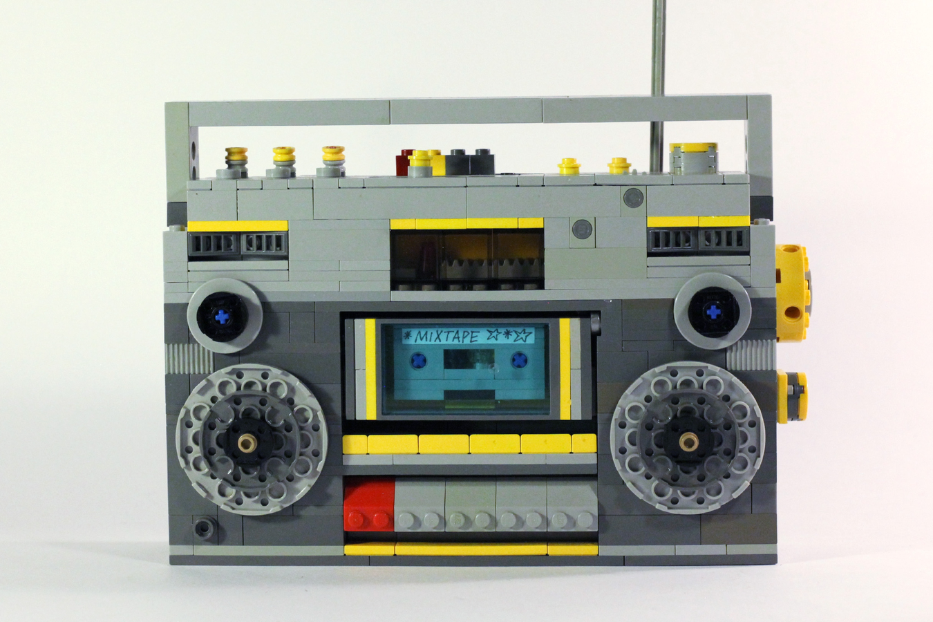 LEGO IDEAS Music to our ears! Lego Old Skool Boom Box