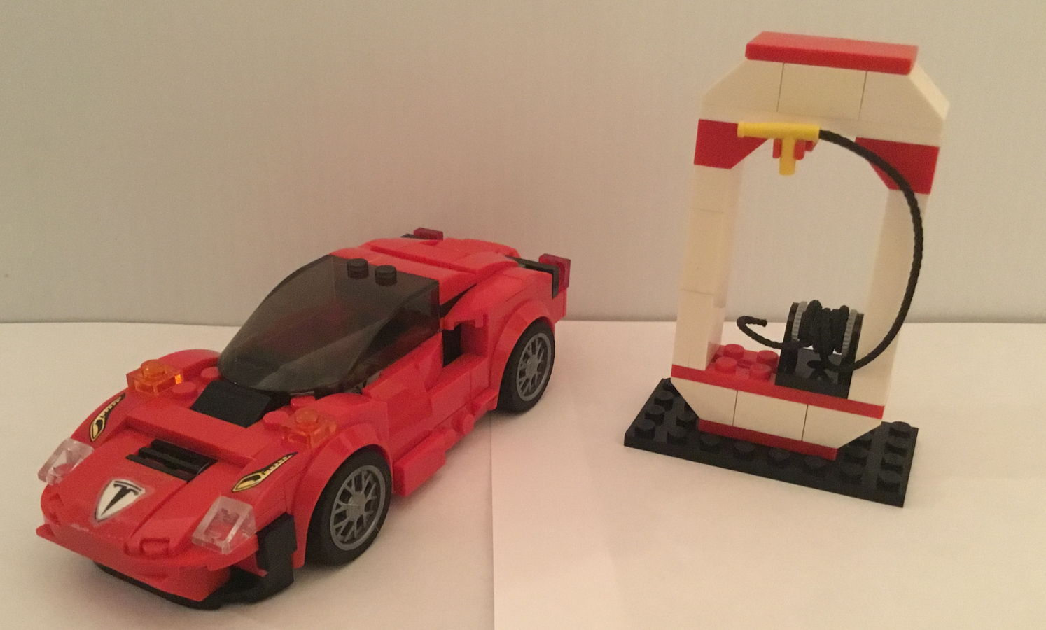 LEGO IDEAS 2020 Tesla Roadster and Super Charger