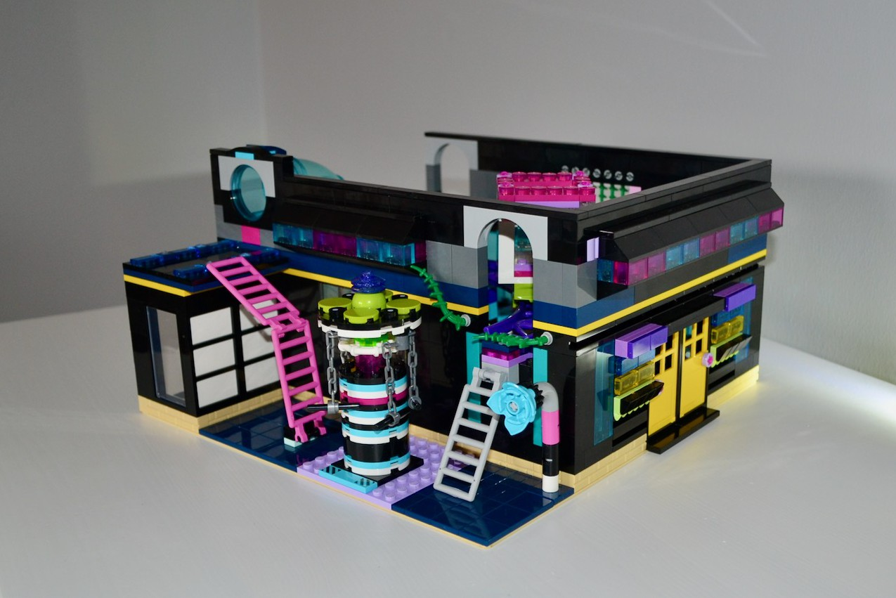 LEGO IDEAS Whimsical Fun House