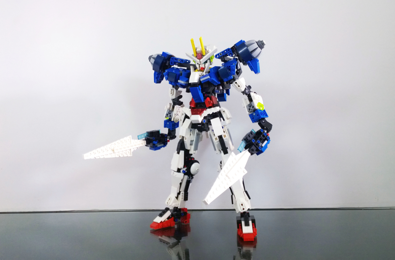 LEGO IDEAS - LEGO 00 Gundam GN-0000 (Mobile Suit Gundam 00)