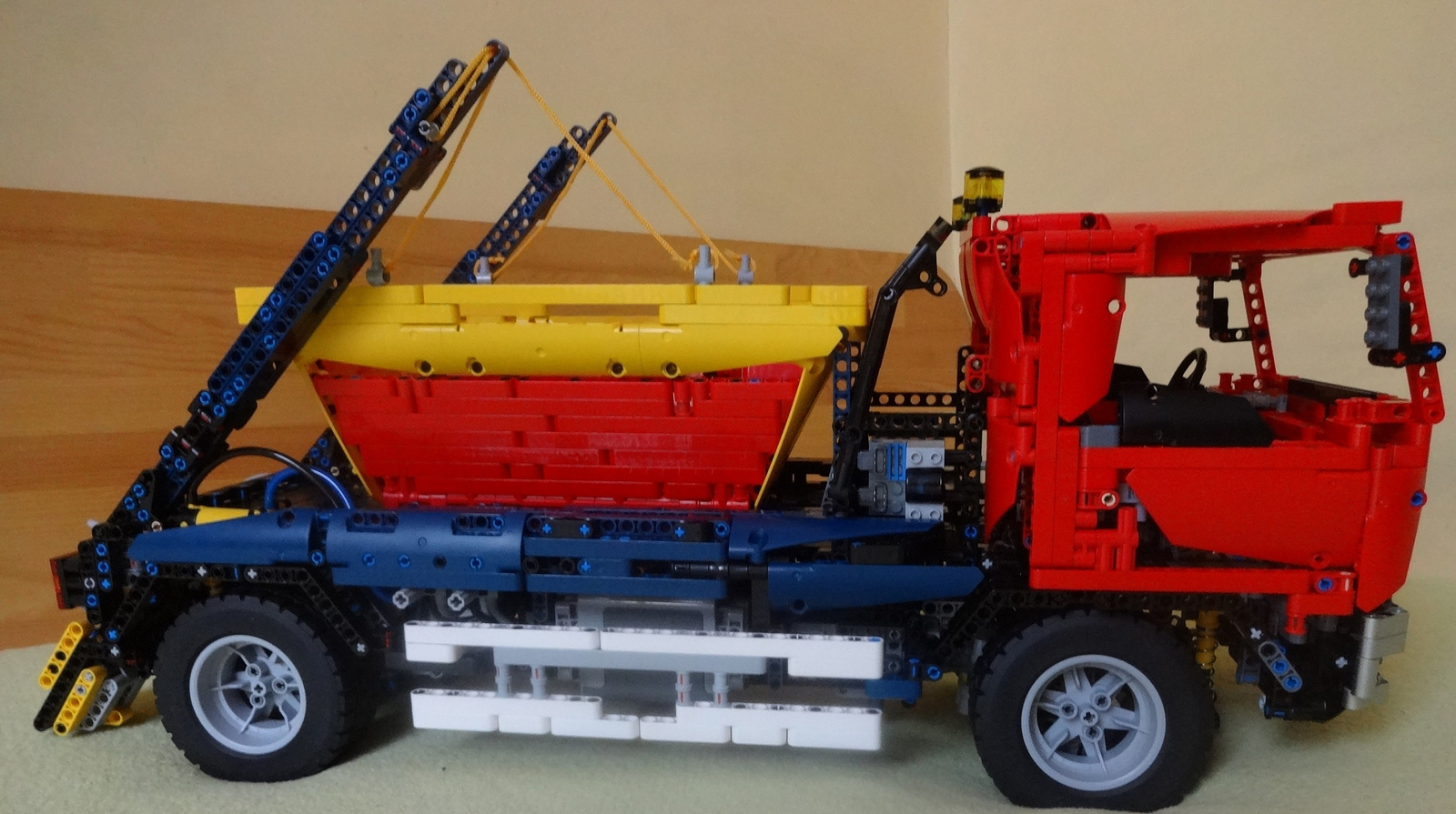 Lego technic skip store lorry