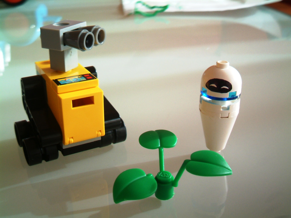 LEGO IDEAS WALLE and EVE (by KENTA974)