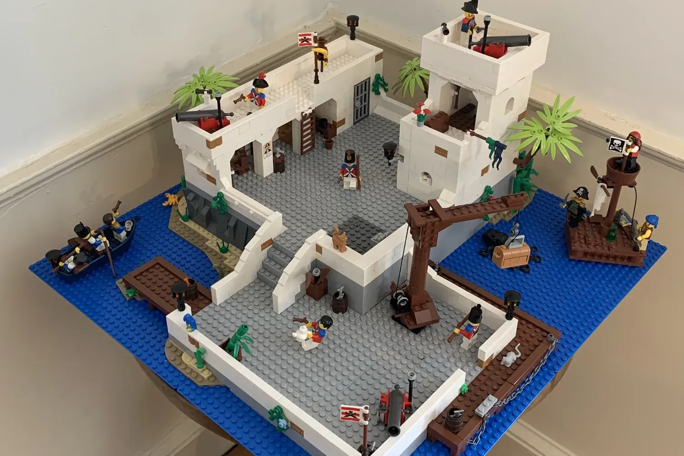 LEGO IDEAS Red Coat Fortress