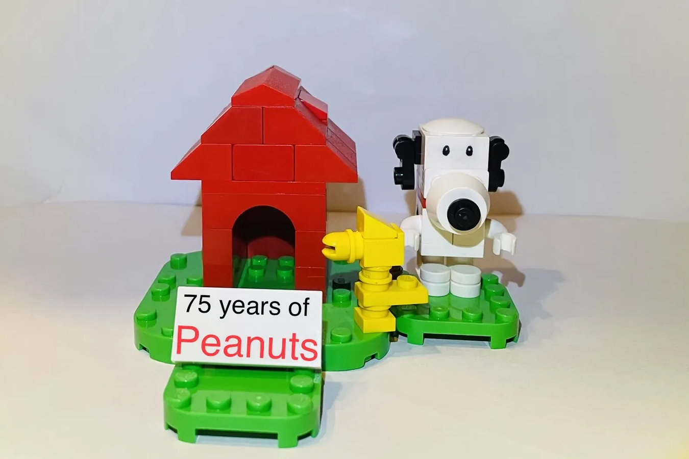 LEGO IDEAS Snoopy‘s Doghouse Peanuts 73 Year Anniversary