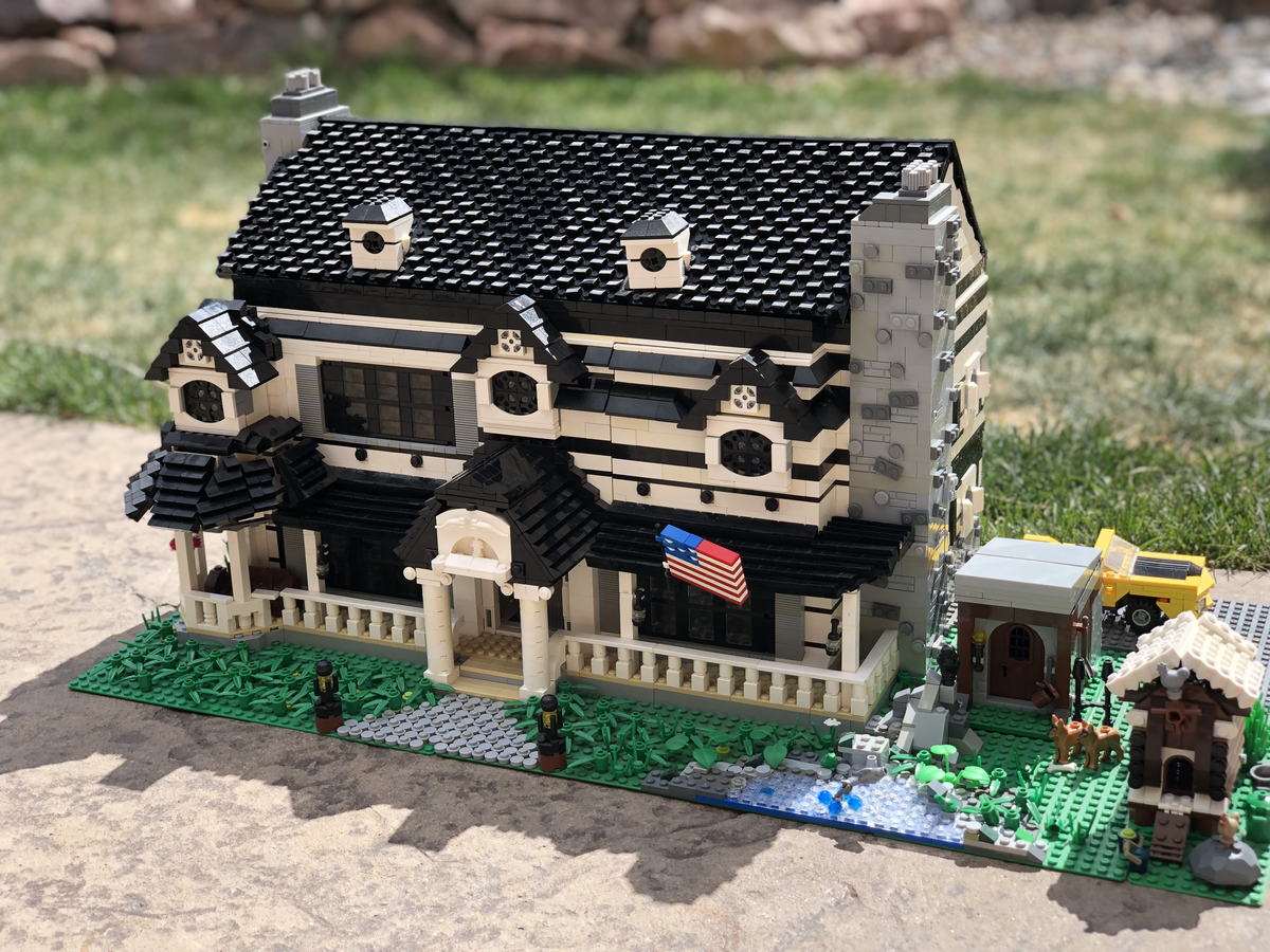 Lego mansion house hot sale