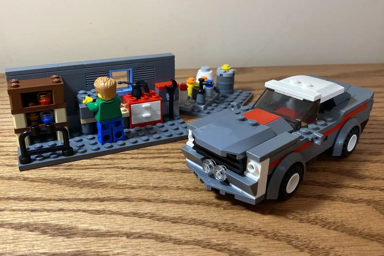 LEGO IDEAS Muscle Car And Mechanics Shop