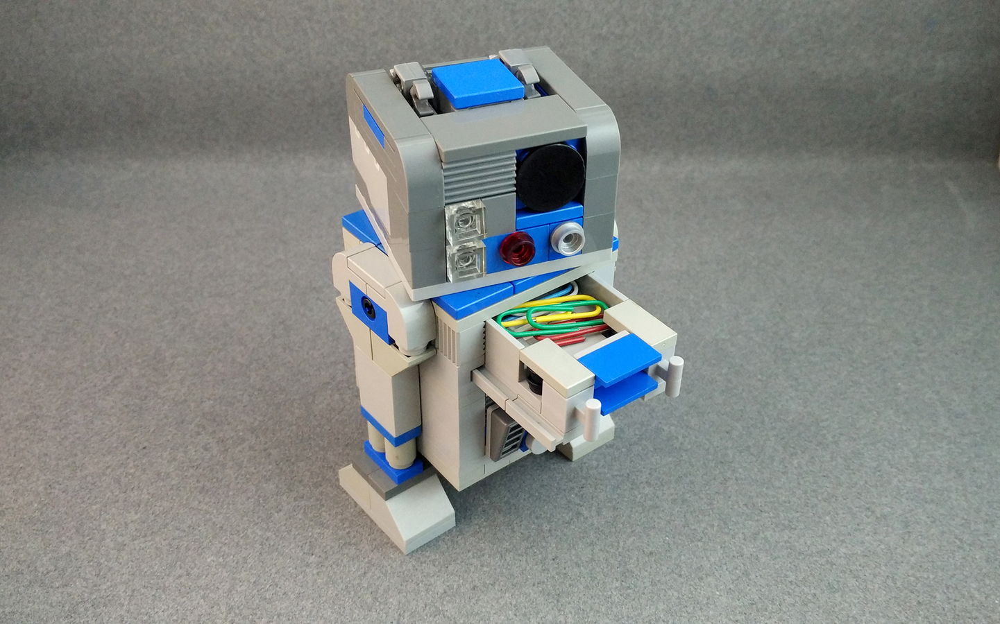 LEGO IDEAS Office Supply Astromech Desk Assistant