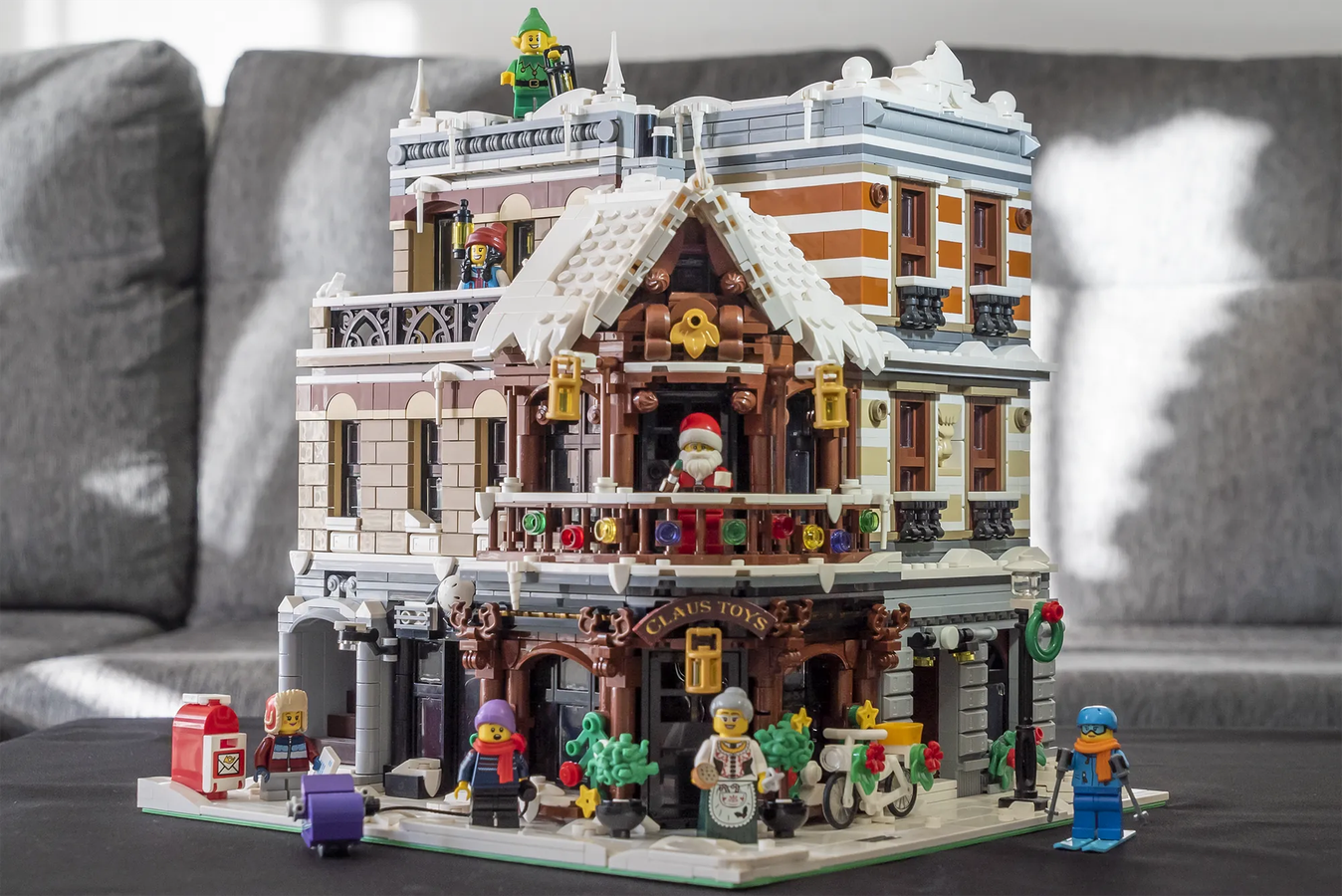 LEGO IDEAS - The Holidays Window Displays