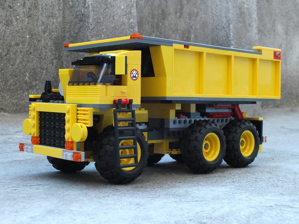 Lego store articulated truck