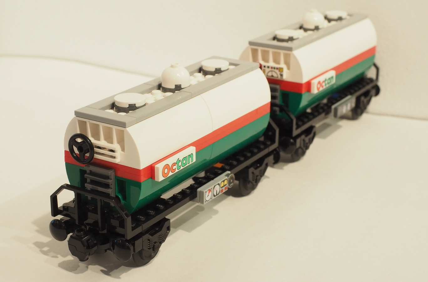 LEGO IDEAS Octan Train Tanker Cars