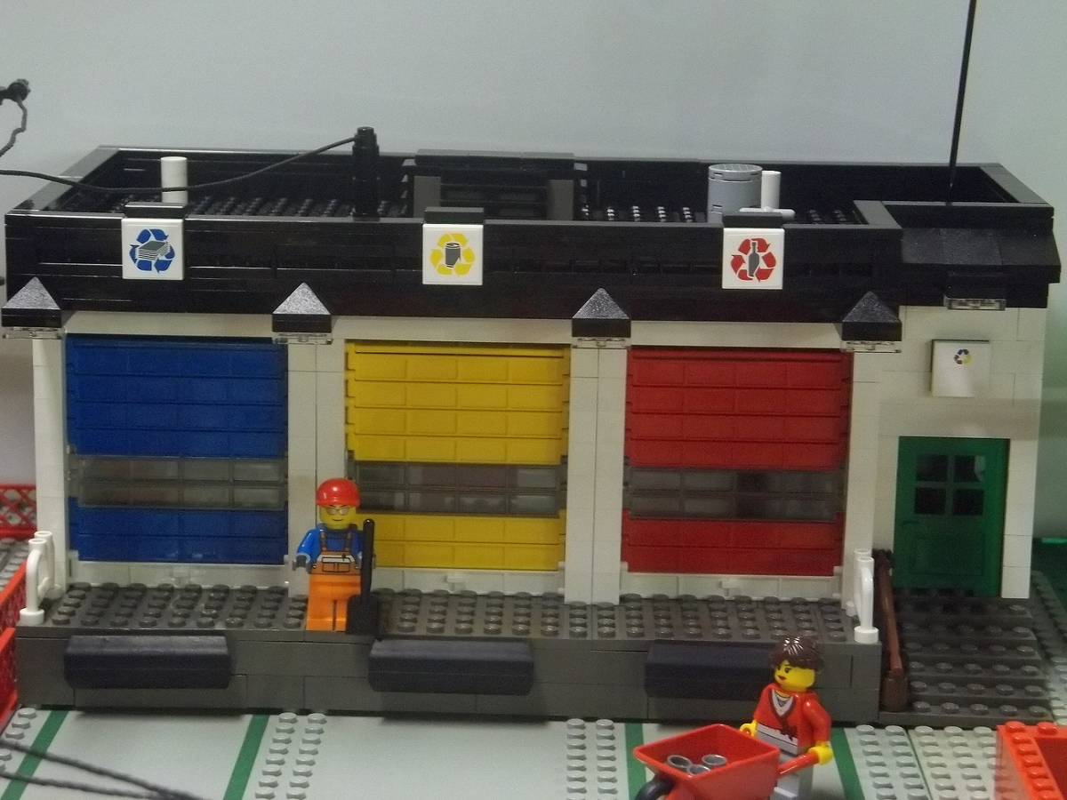 LEGO IDEAS Recycle Center