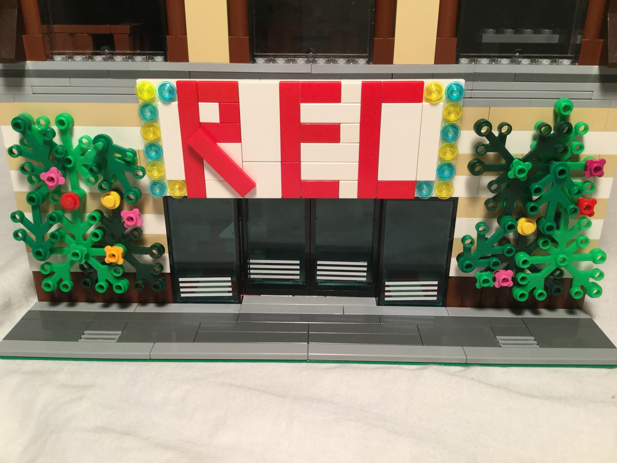 LEGO IDEAS Modular Recreation Center.