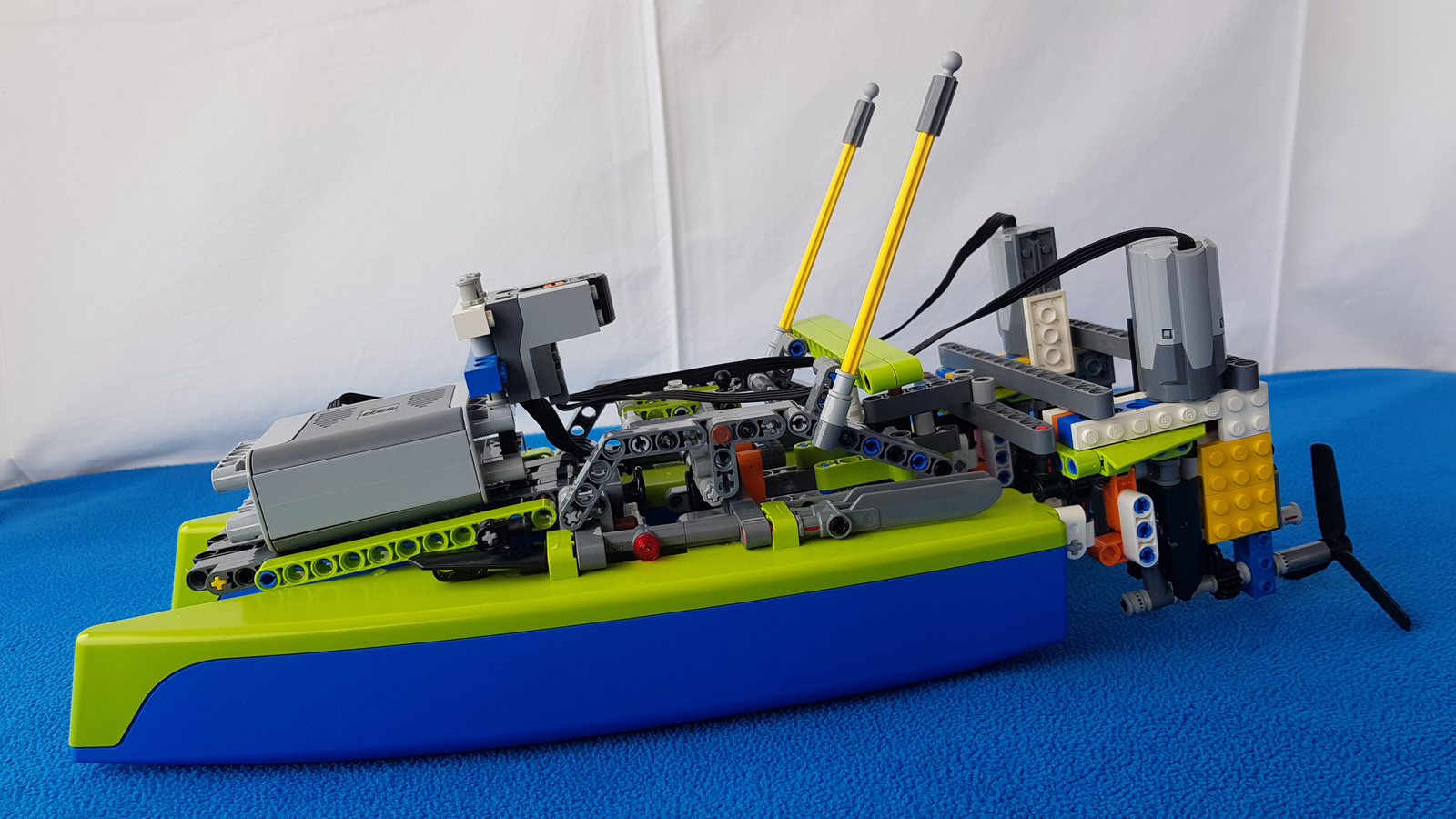 lego speedboat and trailer