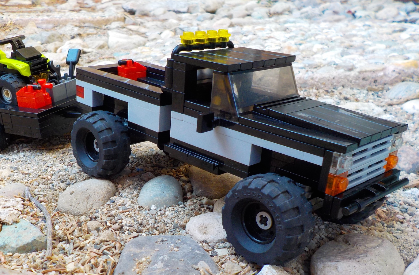 Lego lifted sale truck