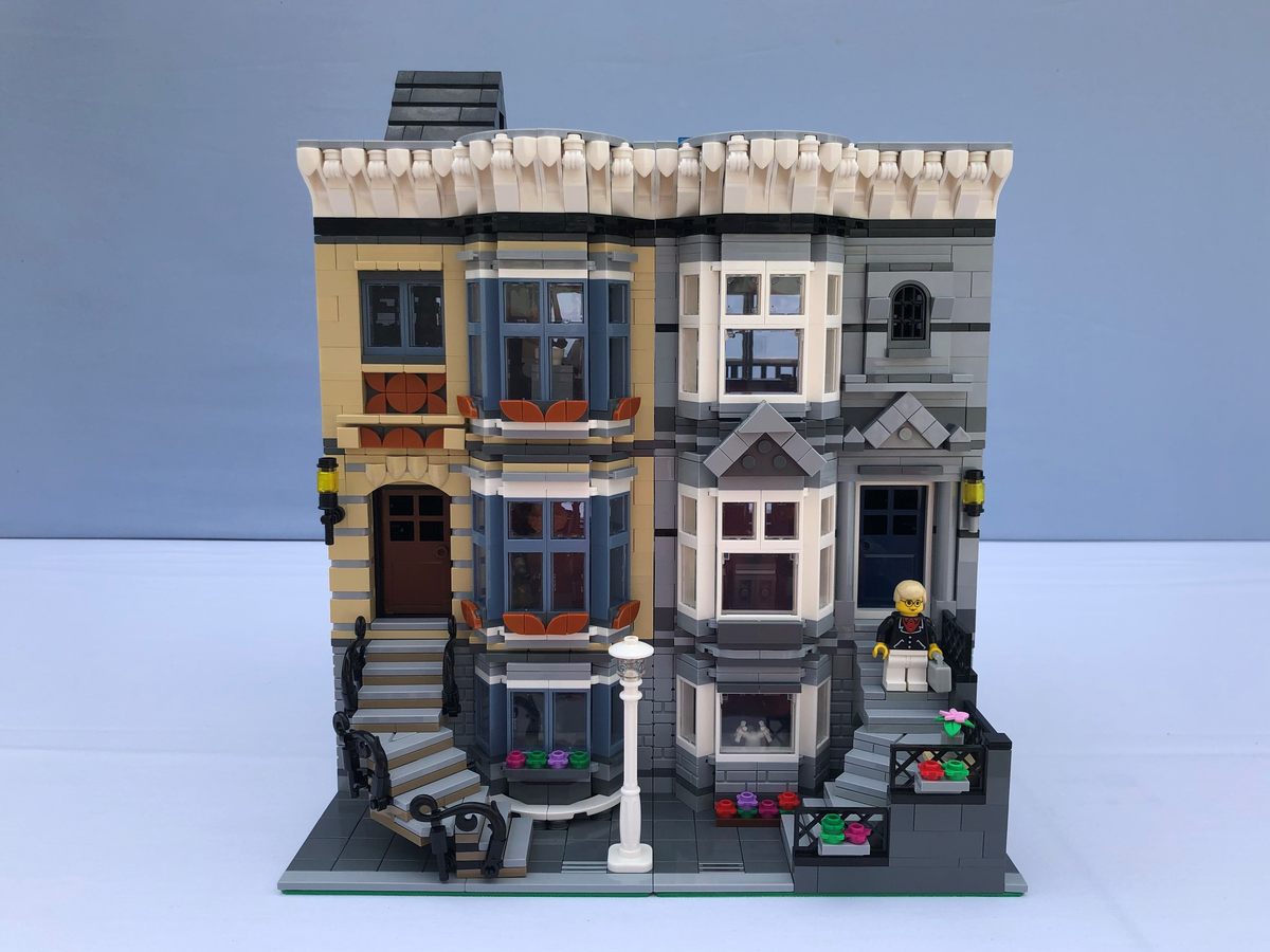 LEGO IDEAS Bricktown Brownstone