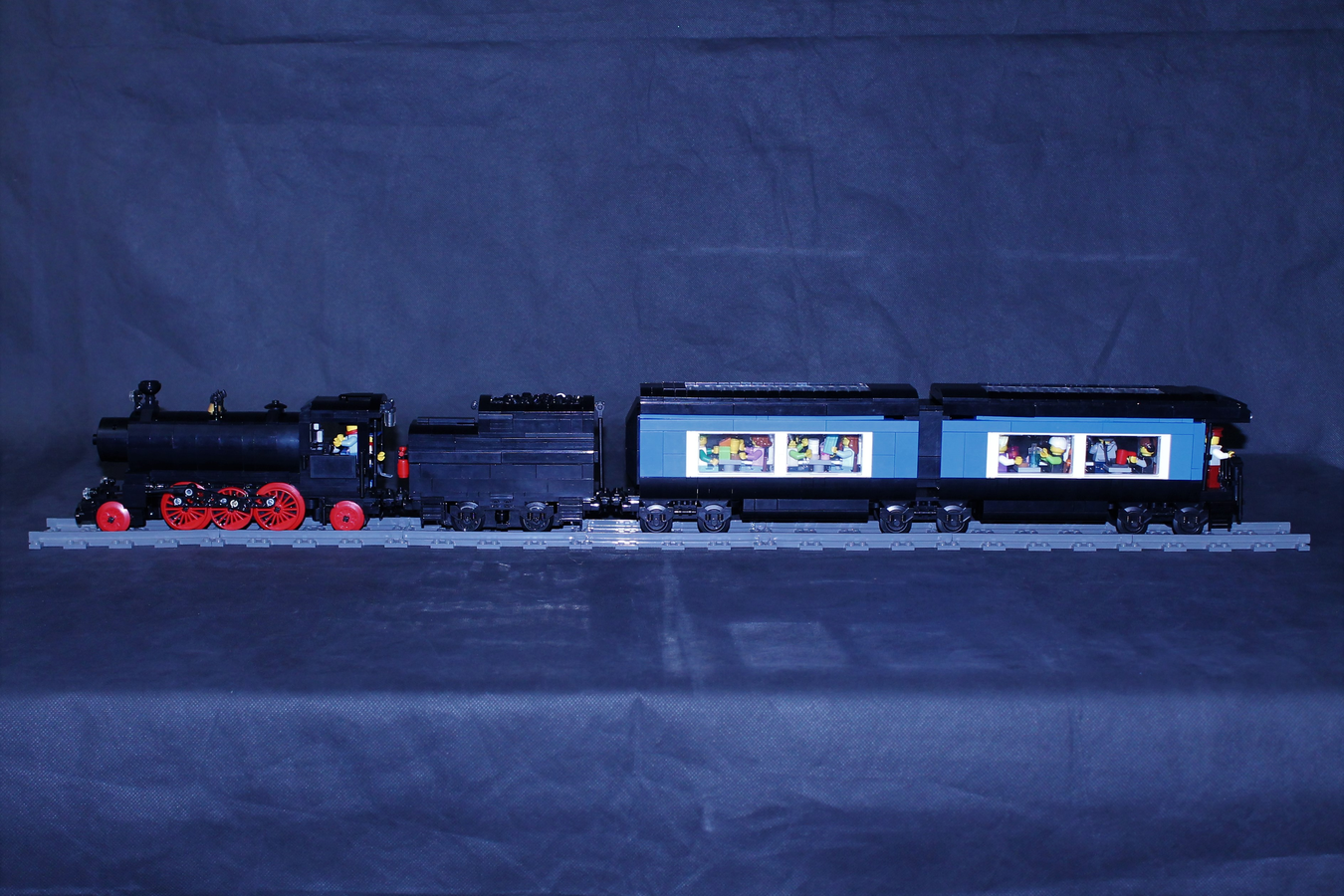 LEGO IDEAS Steam Train With Power Functions