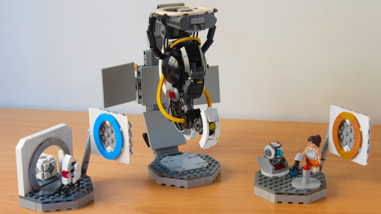 LEGO IDEAS Portal 2 GLaDOS vs Chell and Wheatley