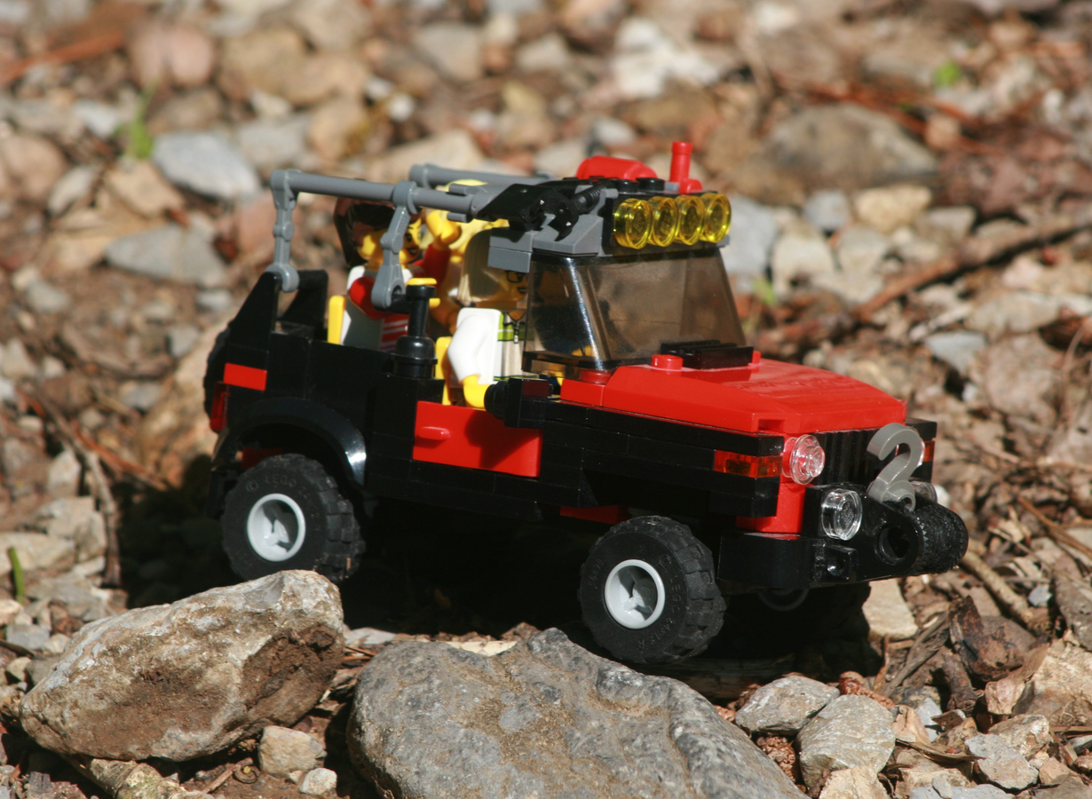 LEGO IDEAS Classic Jeep Minifigure Scale