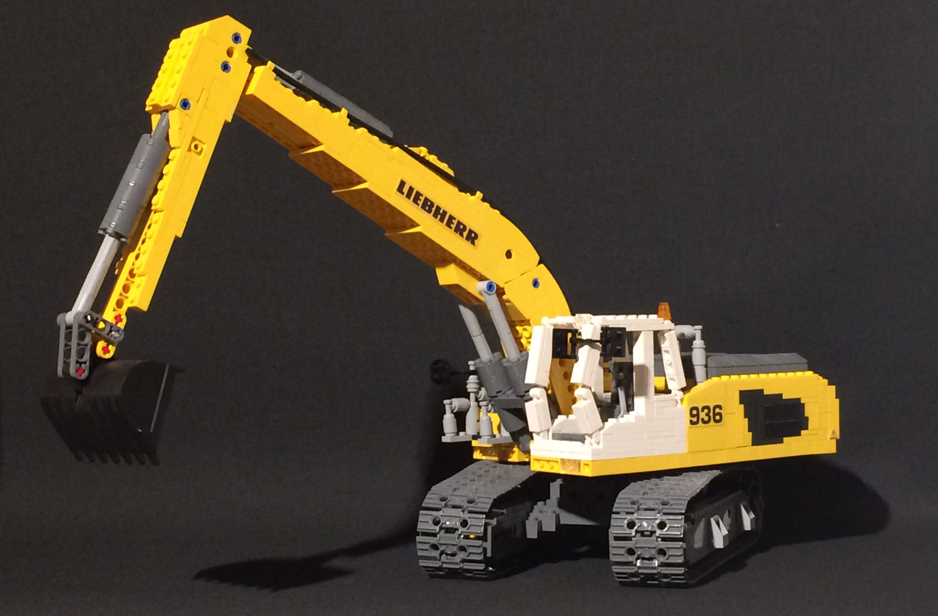 LEGO IDEAS - Liebherr 936