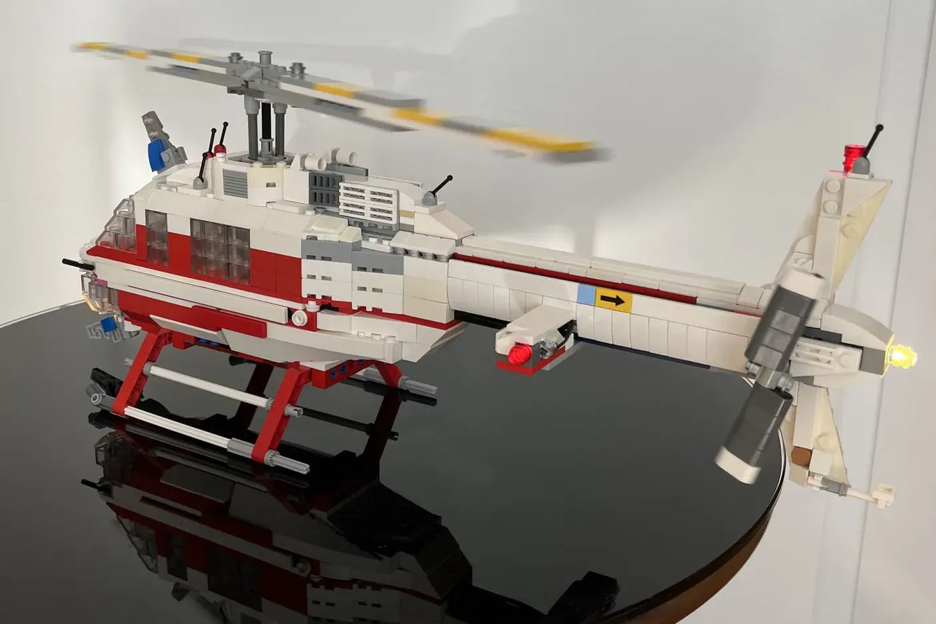 LEGO IDEAS - Bell 206 Helicopter