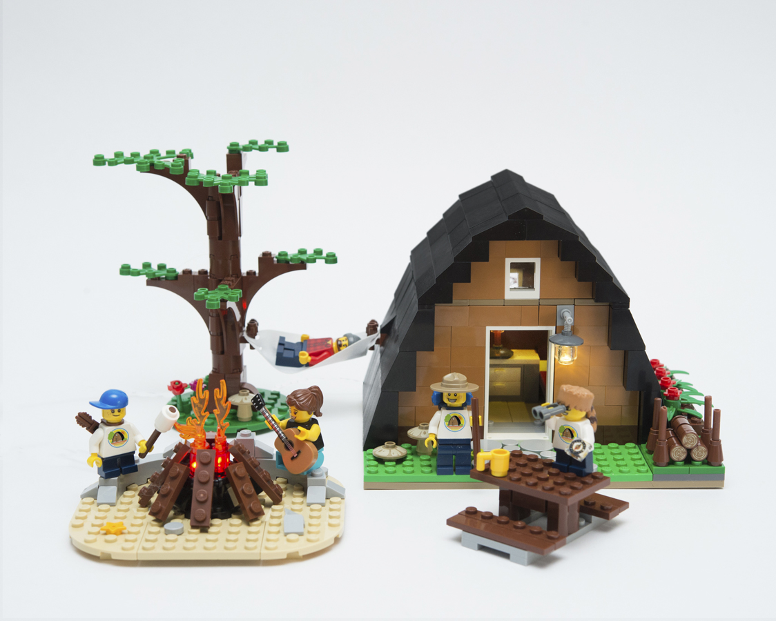 LEGO IDEAS Sleepaway Camp Cabin