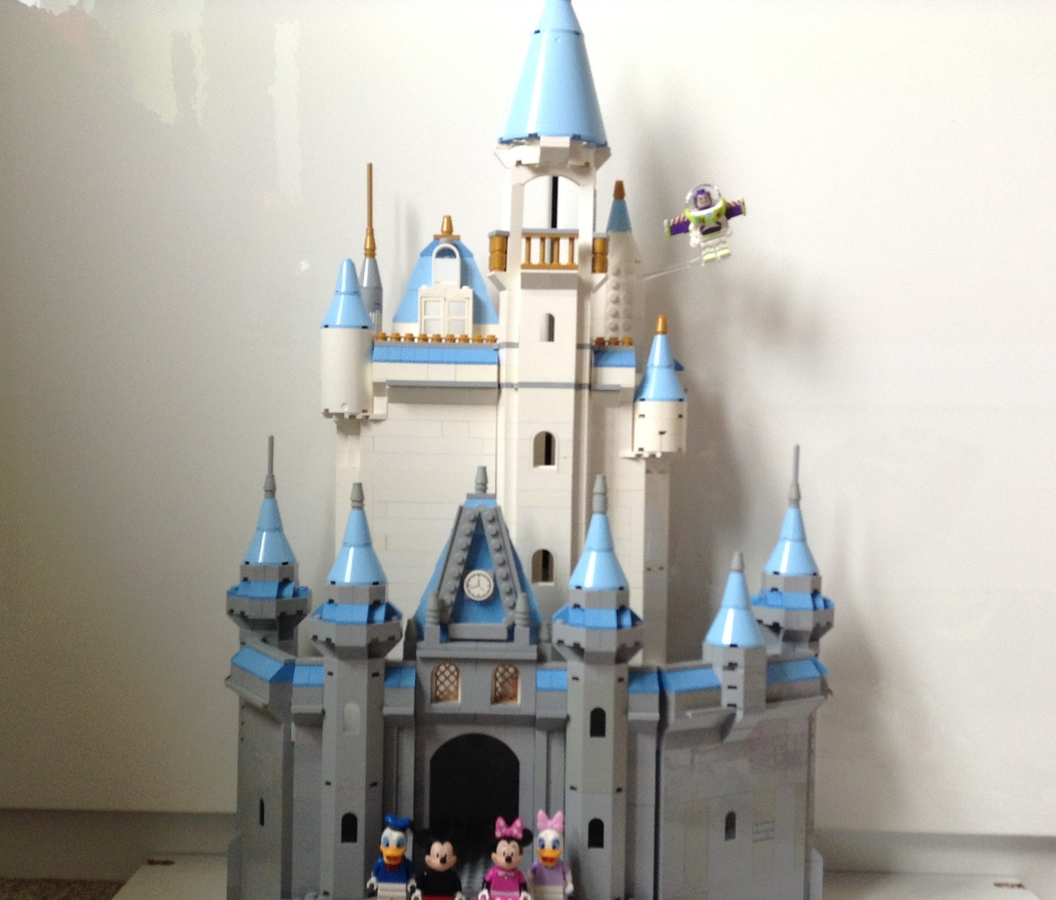 NEW 2016 LEGO Disney Cinderella Castle Set Photos Released