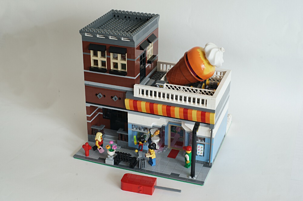 Lego ice store cream parlour