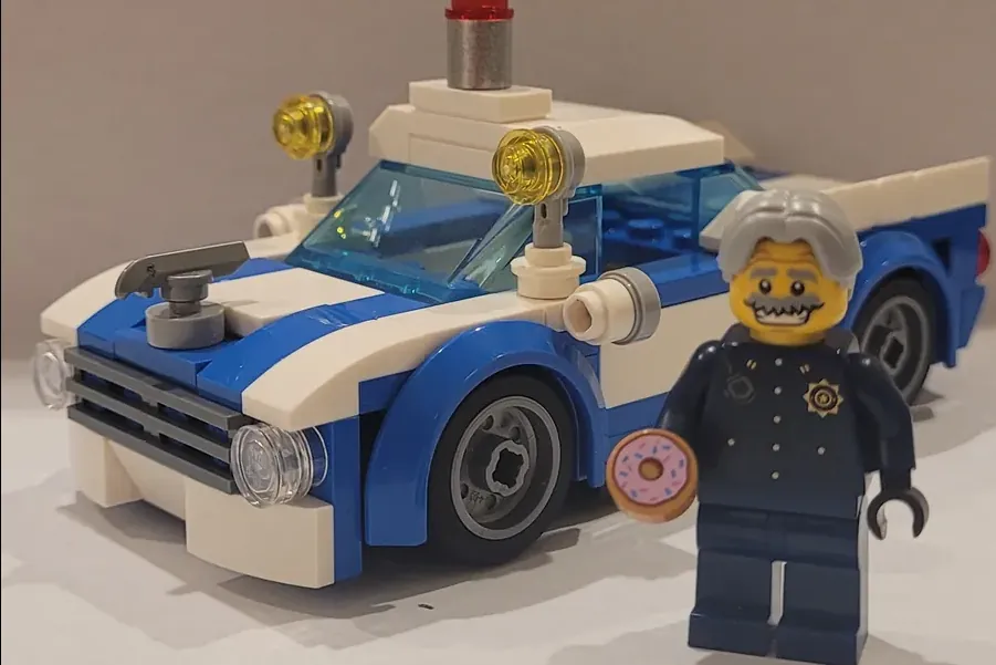 LEGO IDEAS Vintage Police Cruiser and Officer