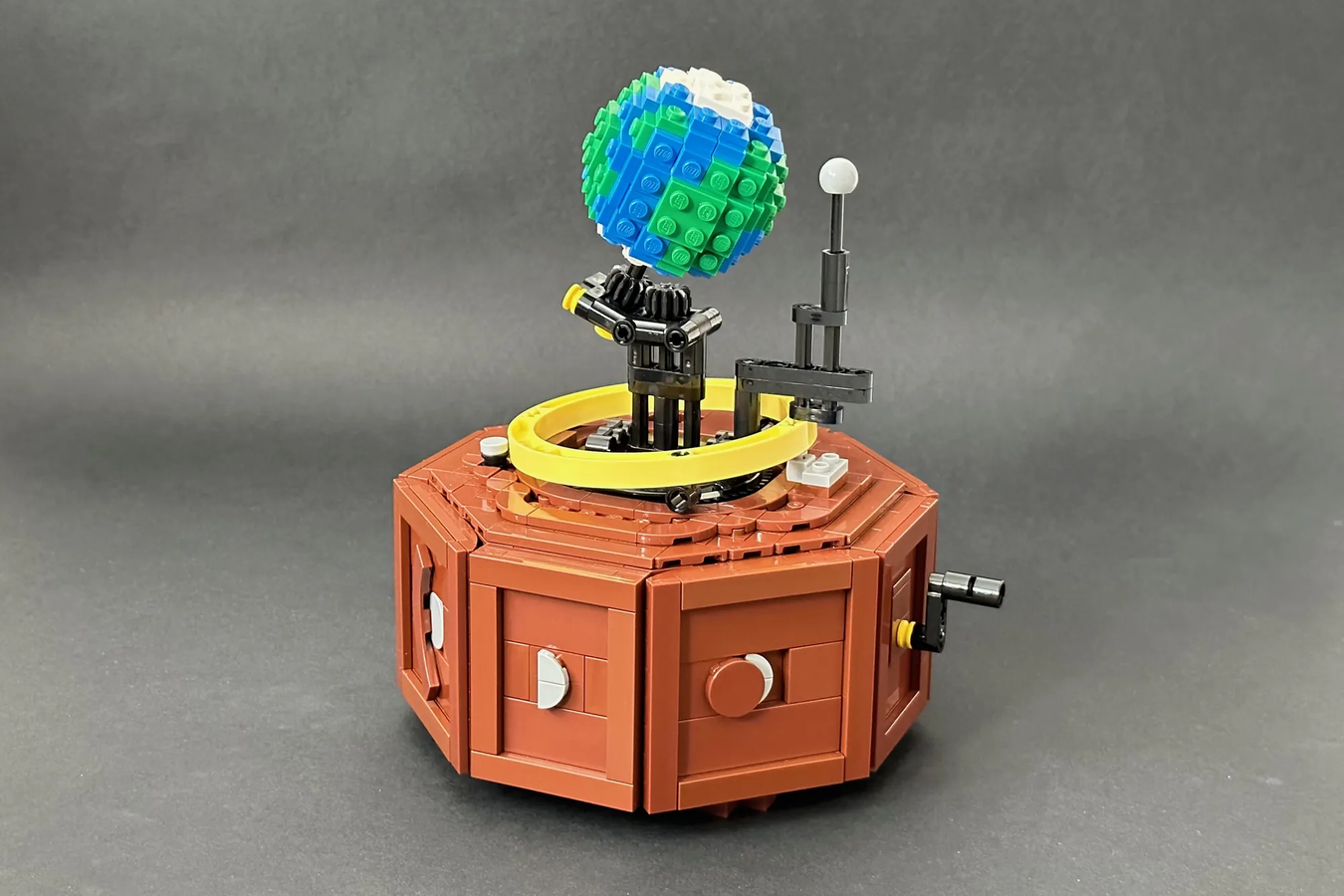 LEGO IDEAS Earth and Moon Orrery