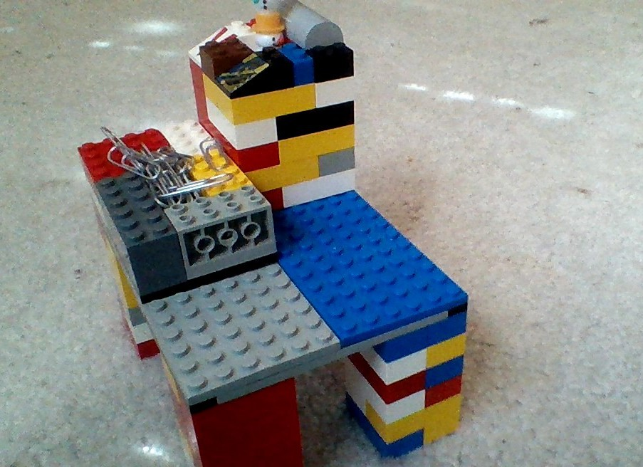 LEGO IDEAS Mini Office Supply Desk