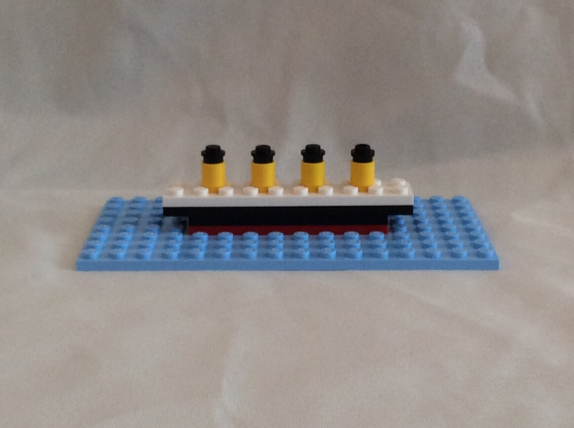 Small lego titanic hot sale