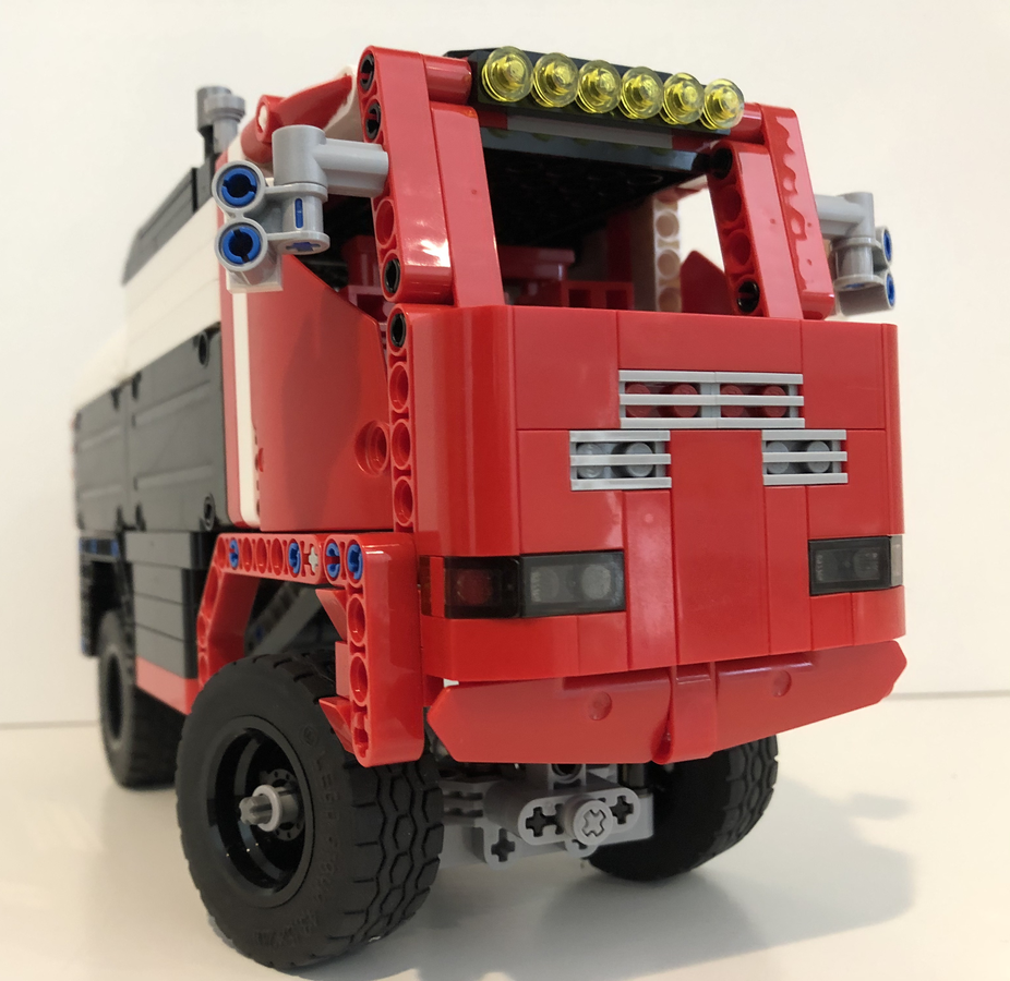 LEGO IDEAS Dakar Rally Truck that Jumps and Drives