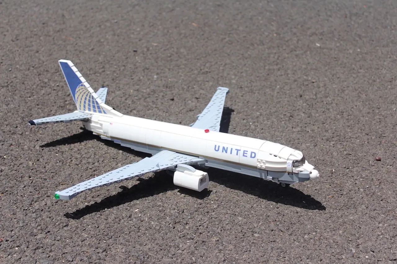 united airlines lego set