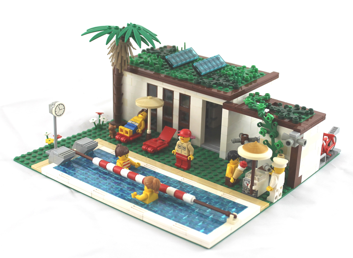 Lego swimming pool with real online water