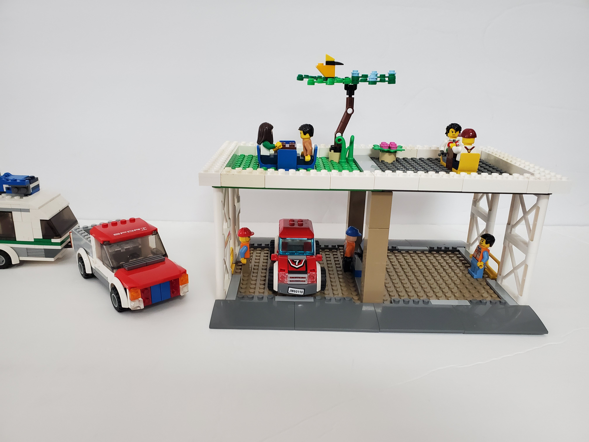 LEGO IDEAS Auto Repair Shop