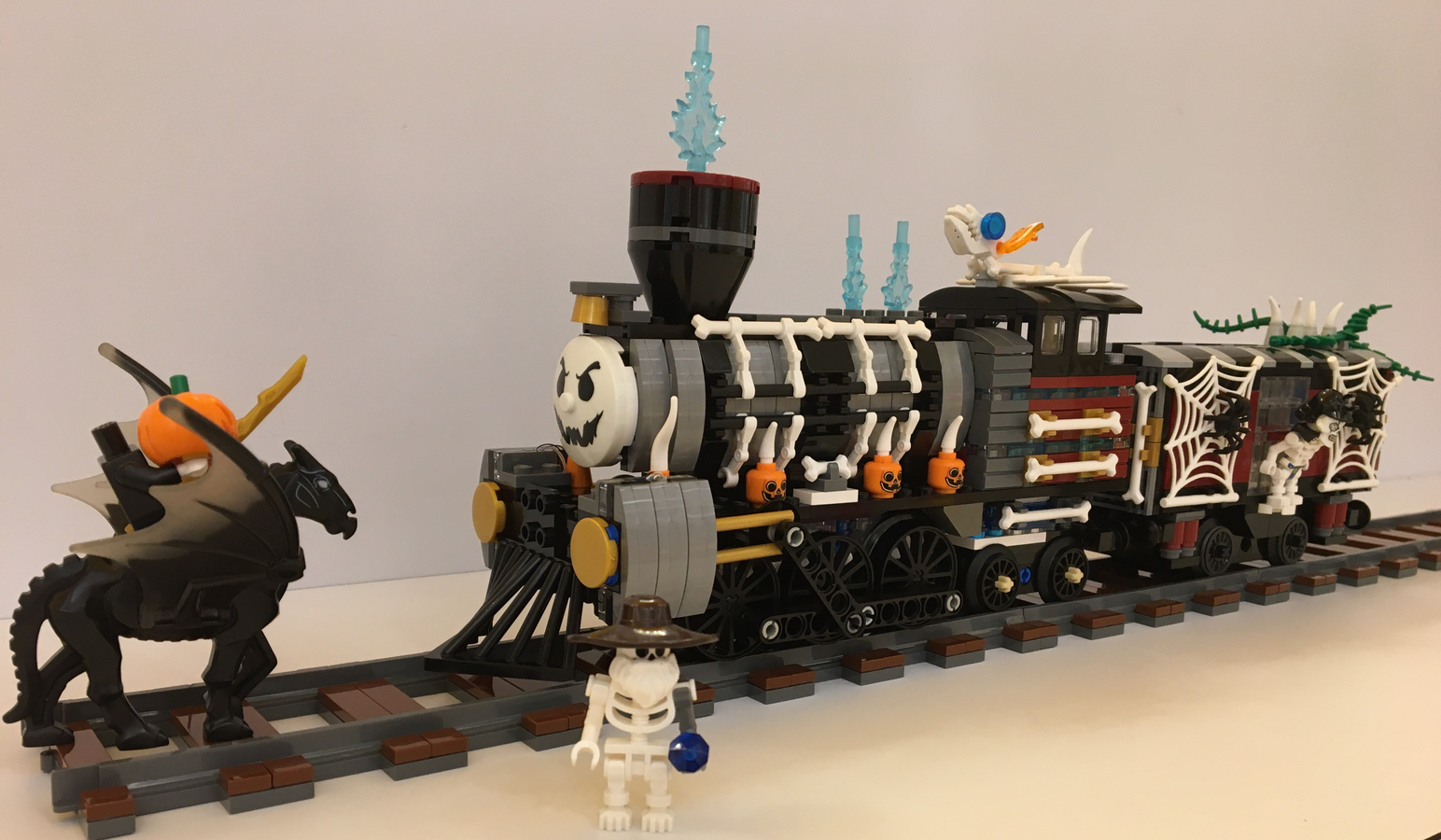 LEGO IDEAS Spooky Haunted Steam Engine and Tender