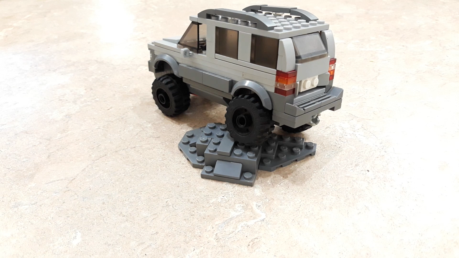 LEGO IDEAS Jeep Grand Cherokee With Suspension